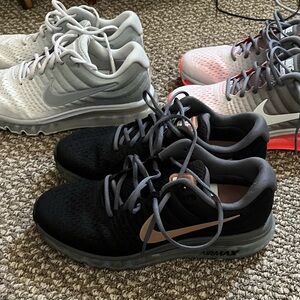 One NEW OTHER 2 pairs lightly used Nike Air Max 2017  Running Shoes size 10